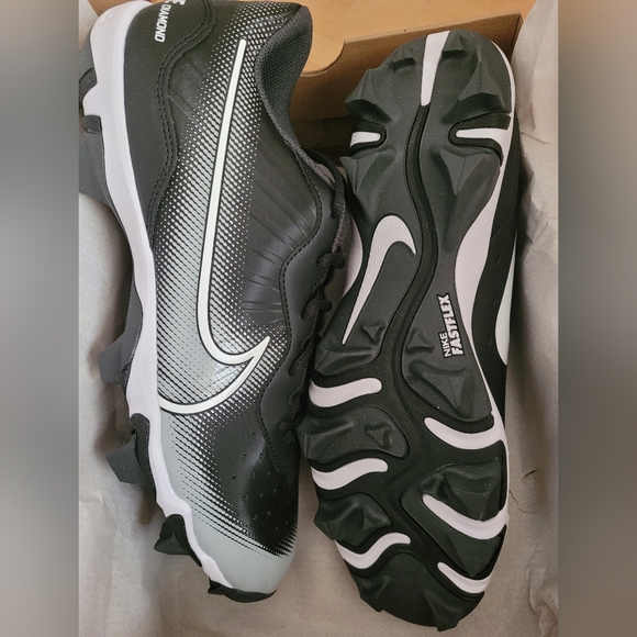 NIKE CLEATS SHOES - Picture 3 of 4